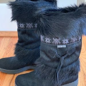 Tenica Scandinavian Style Black Boots...